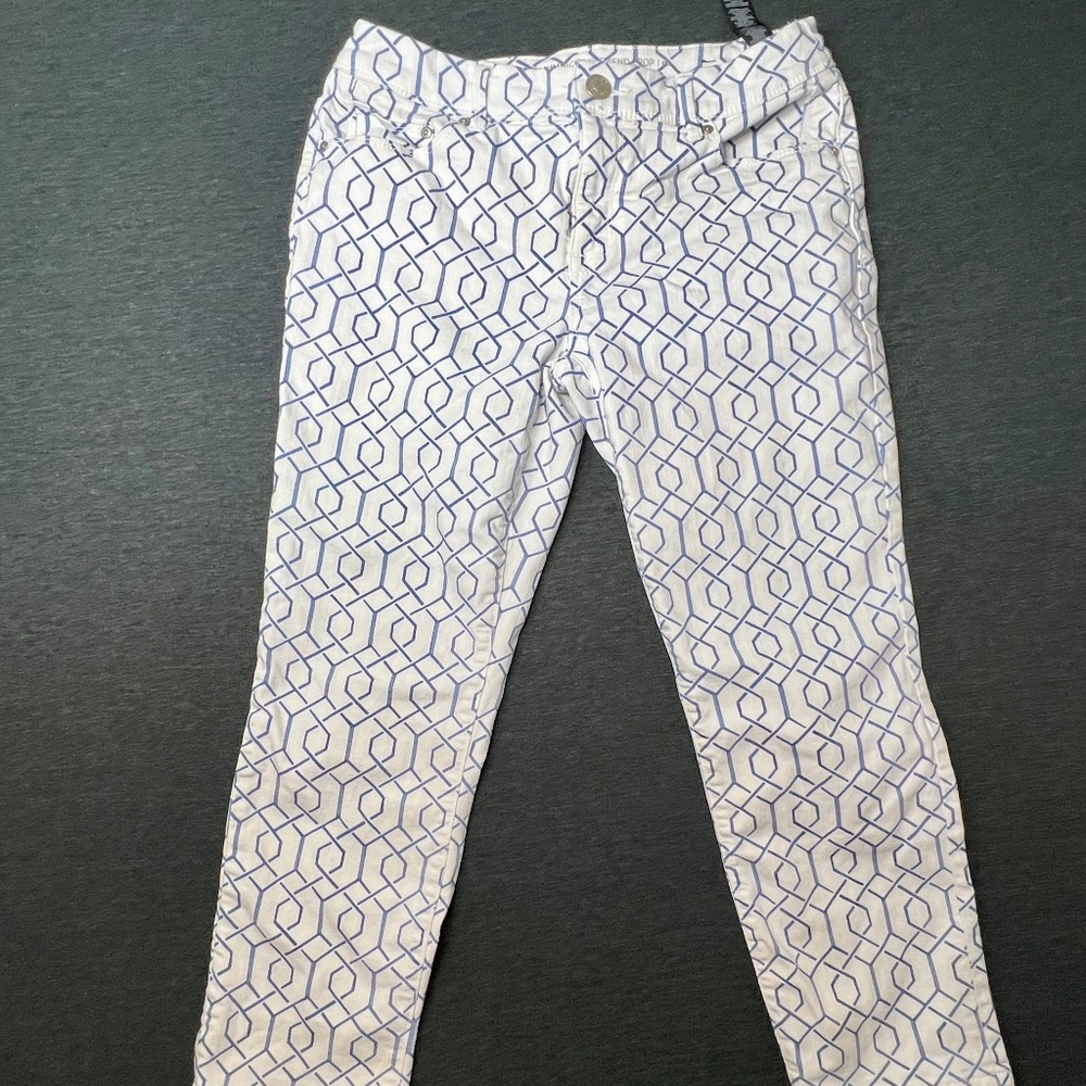 White Denim Chico's So Slimming Girlfriend Crop Blue Accent Design Size 00 (XS)